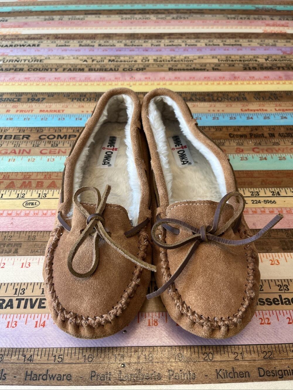 Minnetonka Womens 11 Classic Slipper Cally Leather Moccasin Sherpa Lined Clean